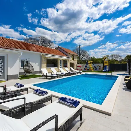 Villa Mare - With Heated Pool *