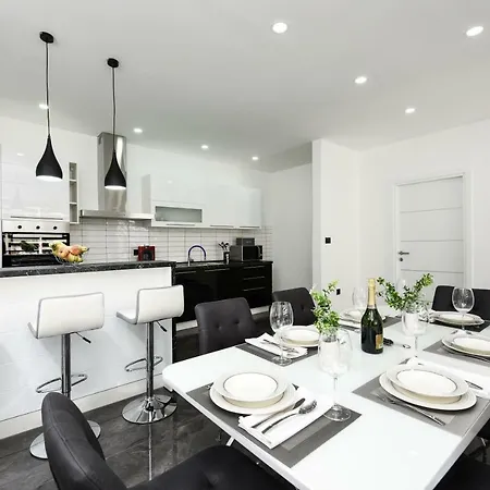 Vila Mare - With Heated Pool Zadar