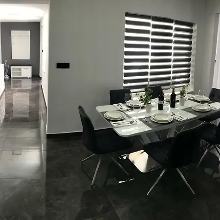 Mare - With Heated Pool Zadar