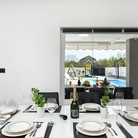 Mare - With Heated Pool Villa Zadar