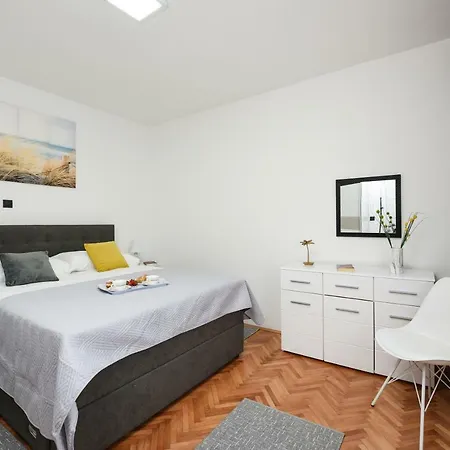 Mare - With Heated Pool Vila