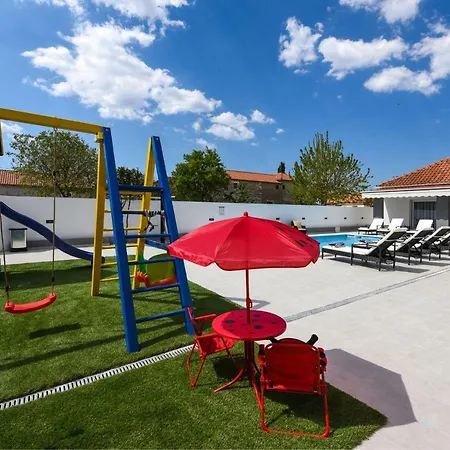 Vila Mare - With Heated Pool Zadar