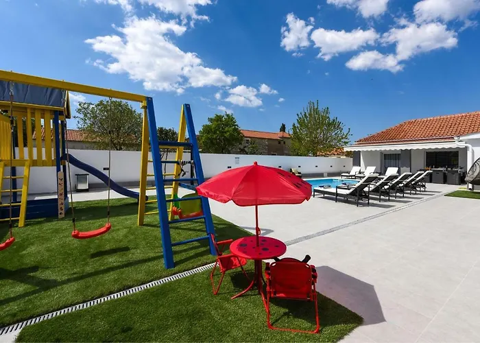 别墅 Mare - With Heated Pool 扎达尔