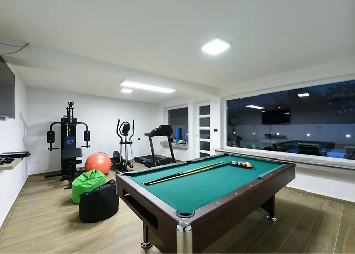 Mare - With Heated Pool 别墅 扎达尔