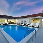 Mare - With Heated Pool 빌라 *