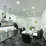 Mare - With Heated Pool 빌라