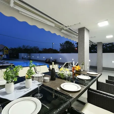 Villa Mare - With Heated Pool Zadar