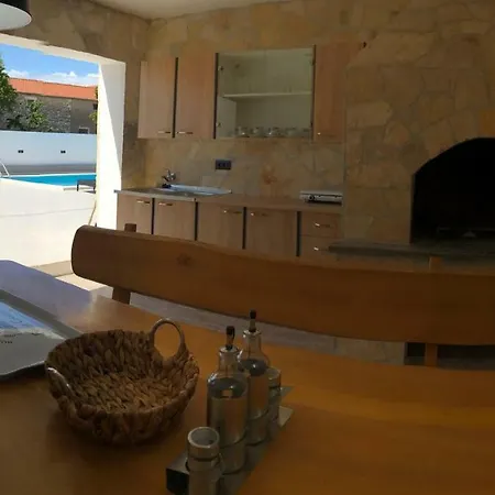 Mare - With Heated Pool Vila