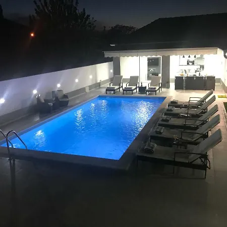 Mare - With Heated Pool Вилла *