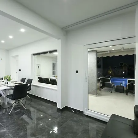 Villa Mare - With Heated Pool *