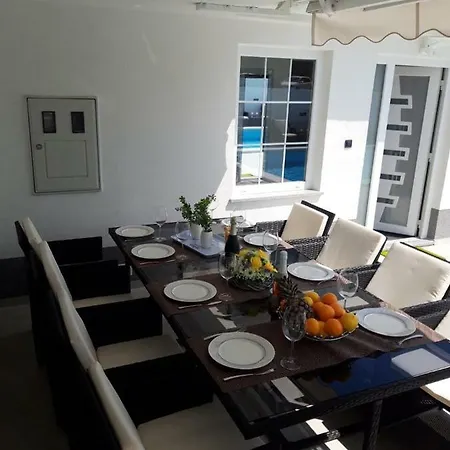Vila Mare - With Heated Pool Zadar