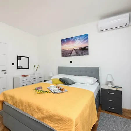 Mare - With Heated Pool Vila