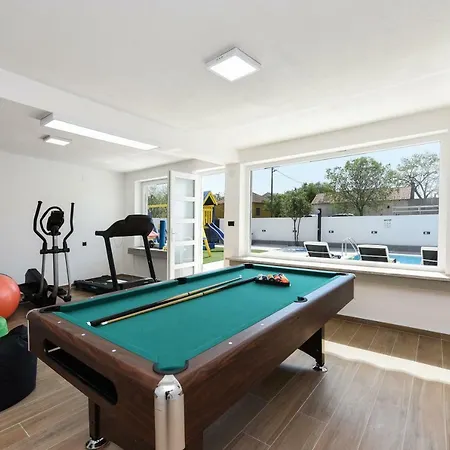 Mare - With Heated Pool Vila