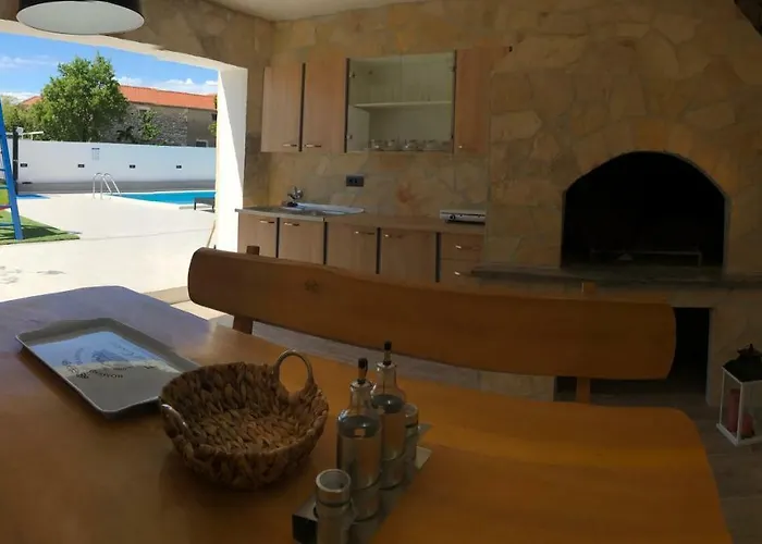 Mare - With Heated Pool Vila