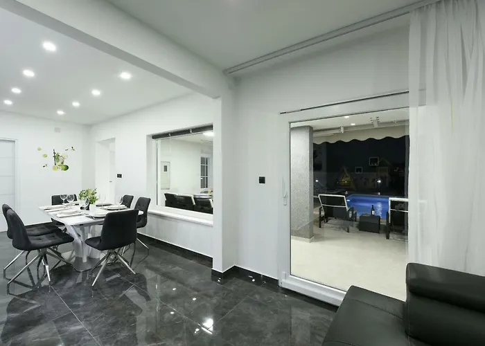 Vila Mare - With Heated Pool *