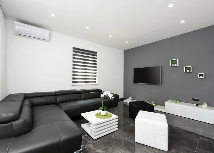 Vila Mare - With Heated Pool Zadar