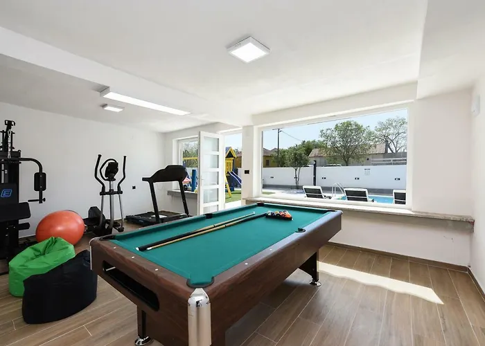 Mare - With Heated Pool Villa