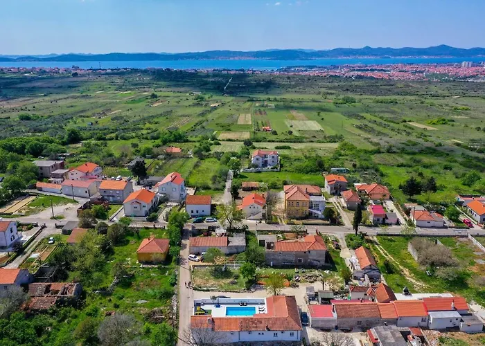 Mare - With Heated Pool Vila Zadar